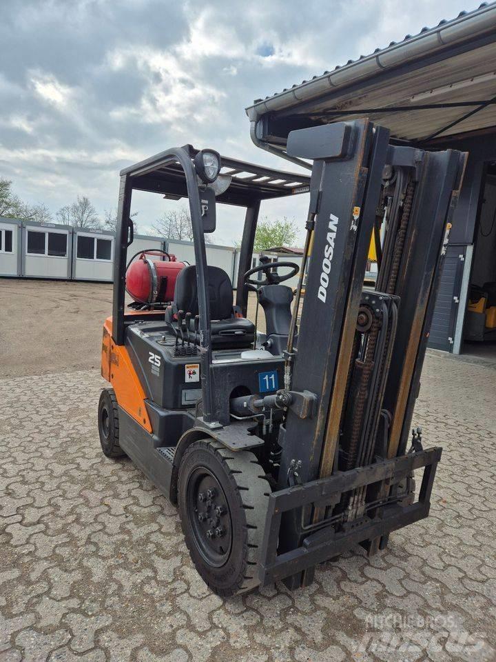 Doosan G 25 P-7 أخرى
