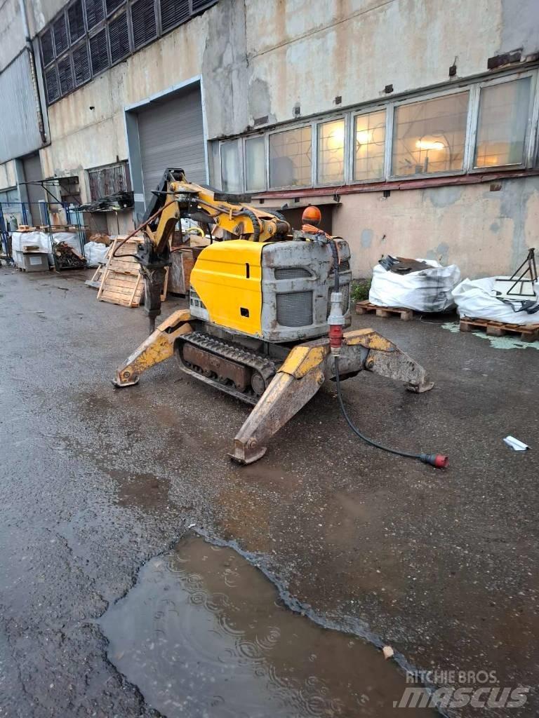 Brokk 160 حفارات هدم