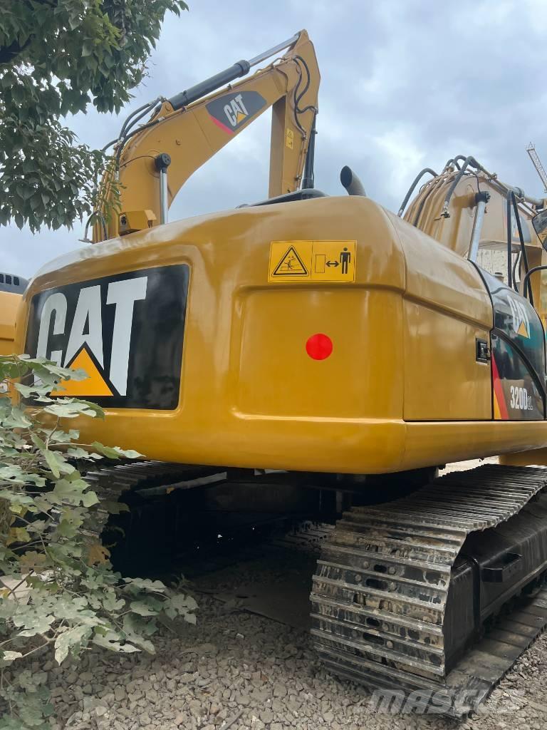 CAT 320 D حفارات زحافة