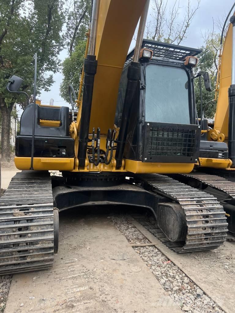 CAT 320 D حفارات زحافة
