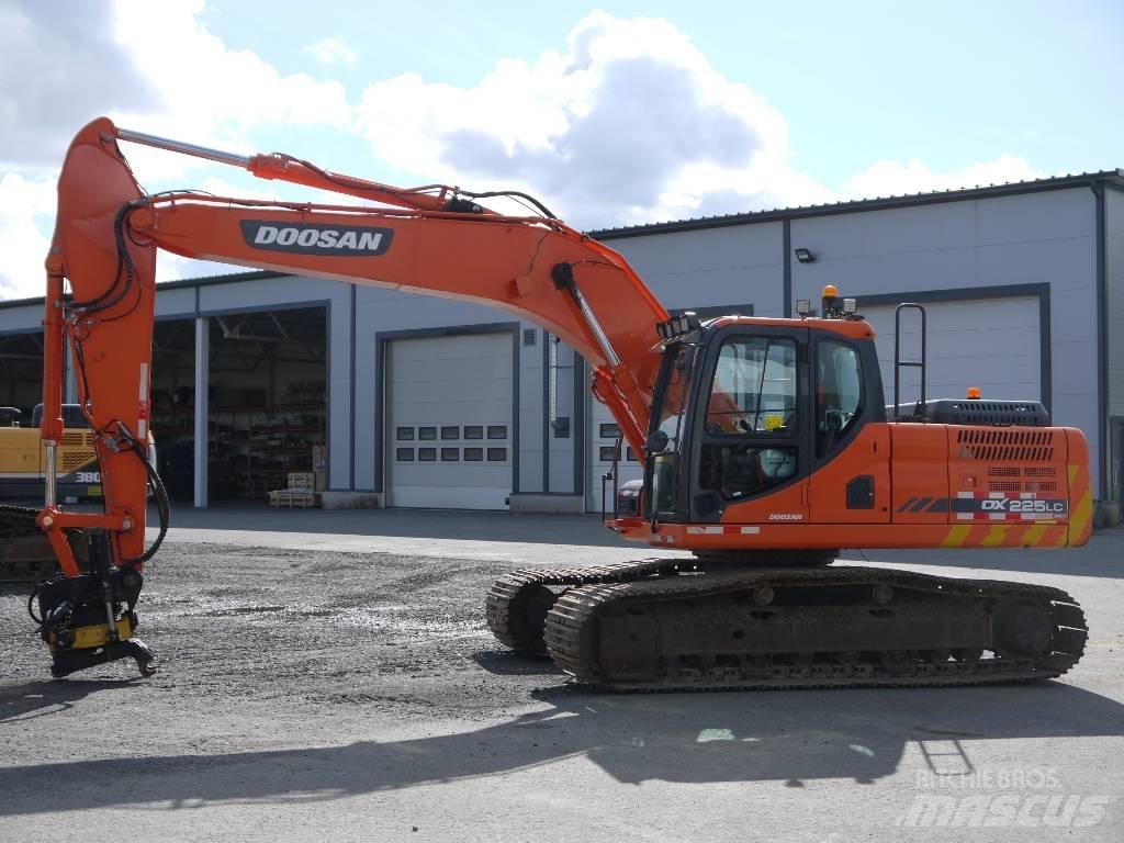 Doosan DX 225 LC-3 حفارات زحافة