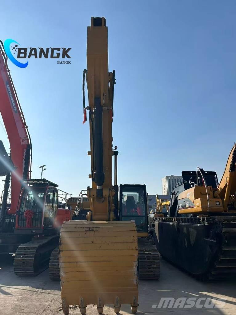 CAT 320D حفارات زحافة
