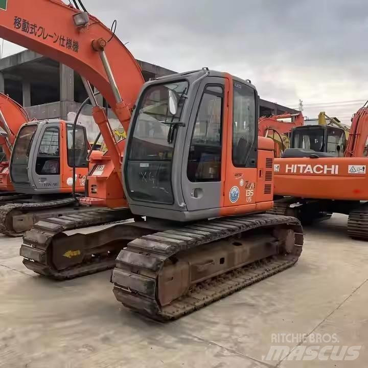Hitachi ZX135US حفارات زحافة