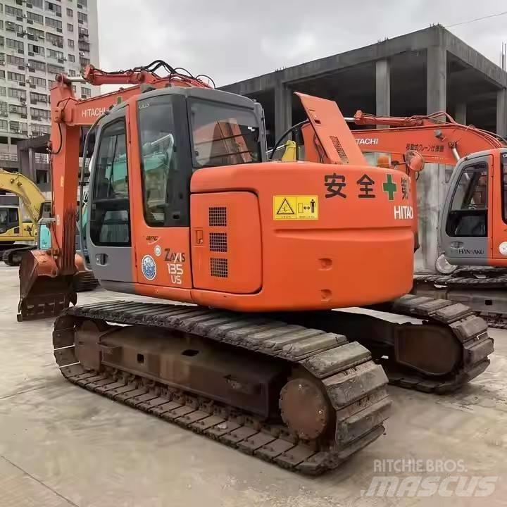 Hitachi ZX135US حفارات زحافة