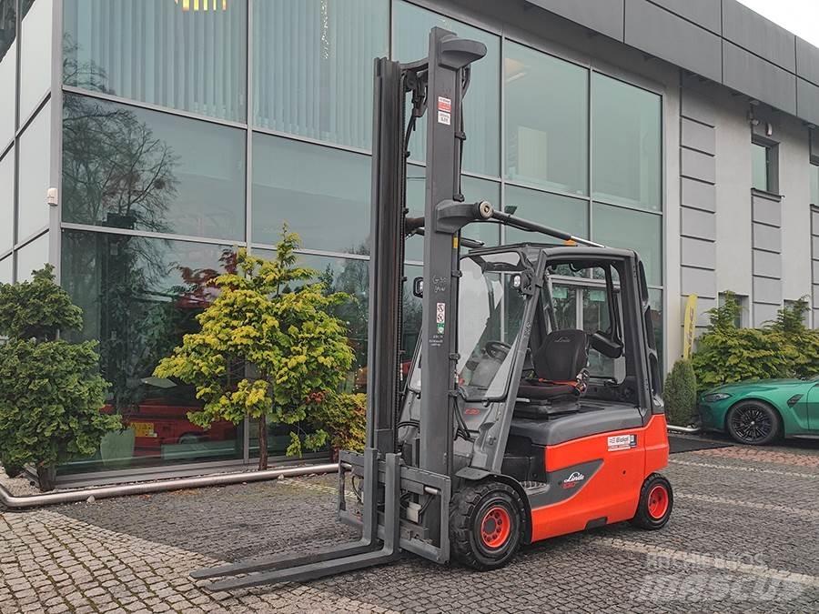 Linde E30L-01 شاحنات ذات رافعات شوكية تعمل بالكهرباء