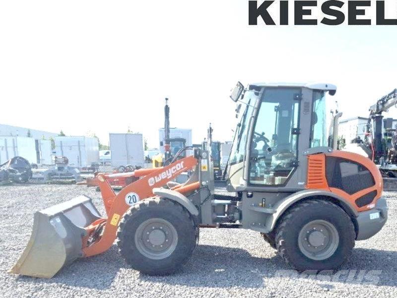 Atlas AR 480 لوادر انزلاقية التوجيه