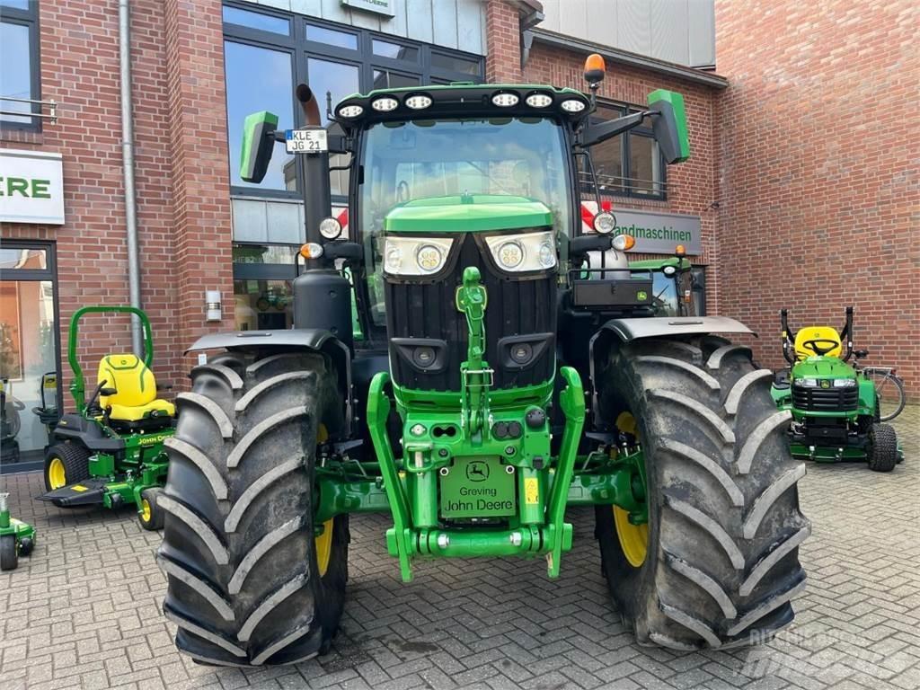 John Deere 6R215 الجرارات