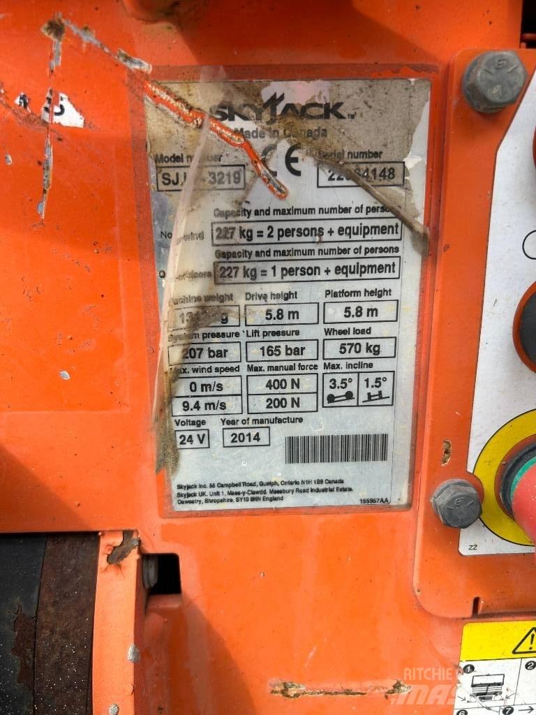 SkyJack SJ III 3219 رافعات مقصية الشكل