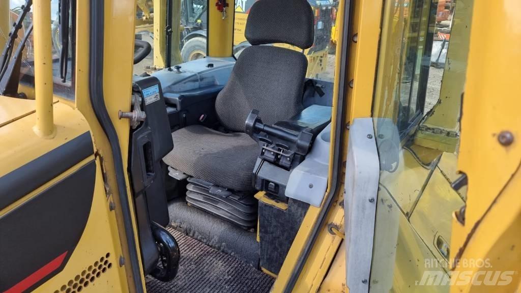 CAT D 5 N LGP بلدوزرات مجنزرة