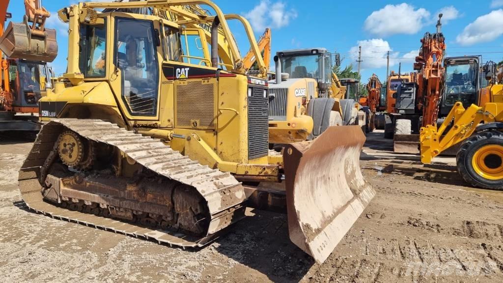 CAT D 5 N LGP بلدوزرات مجنزرة