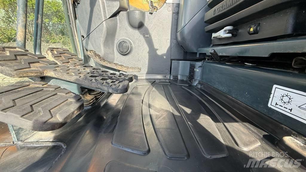 Hyundai HX 130 LCR حفارات زحافة
