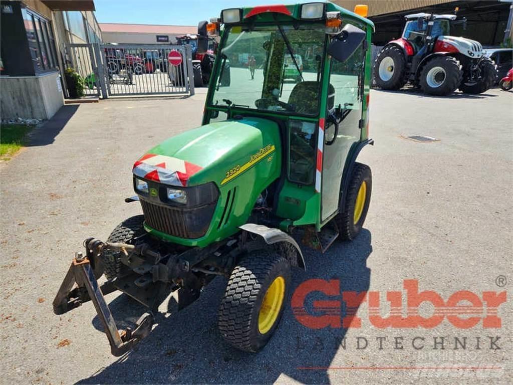 John Deere 2320 الجرارات