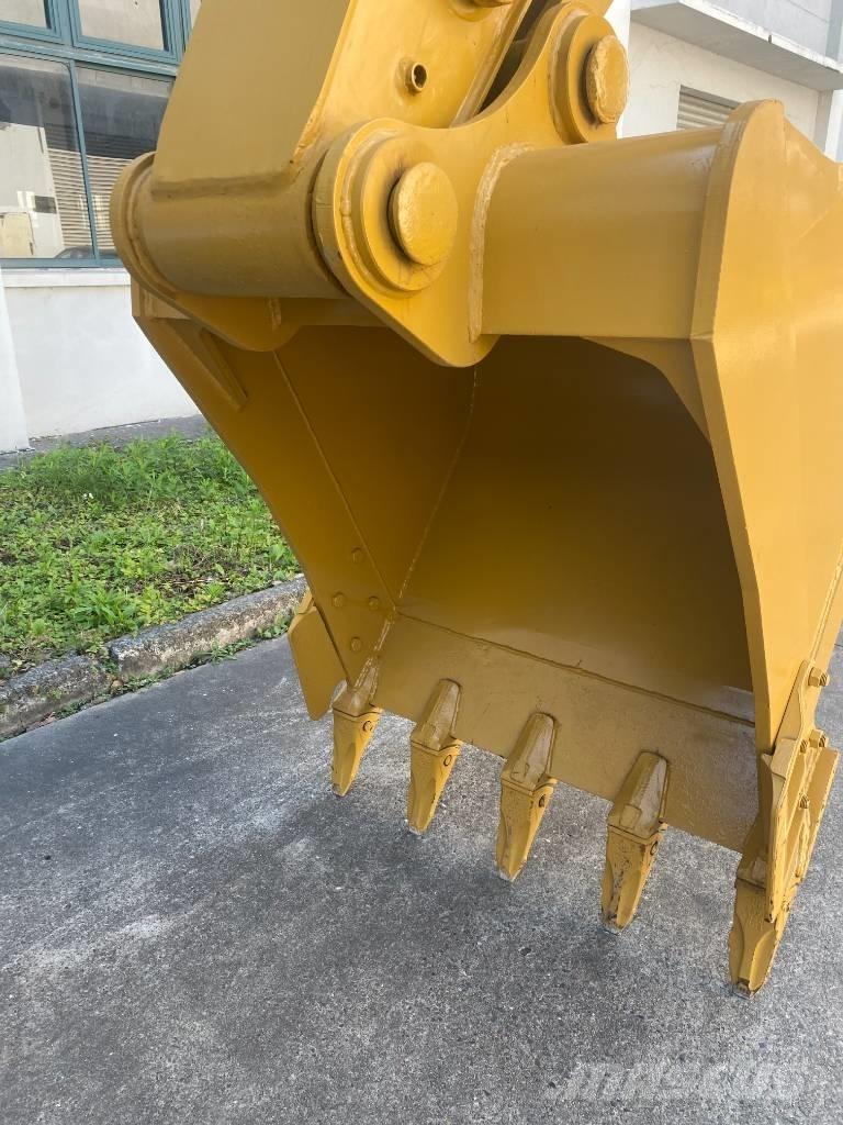 CAT 320 GC حفارات زحافة