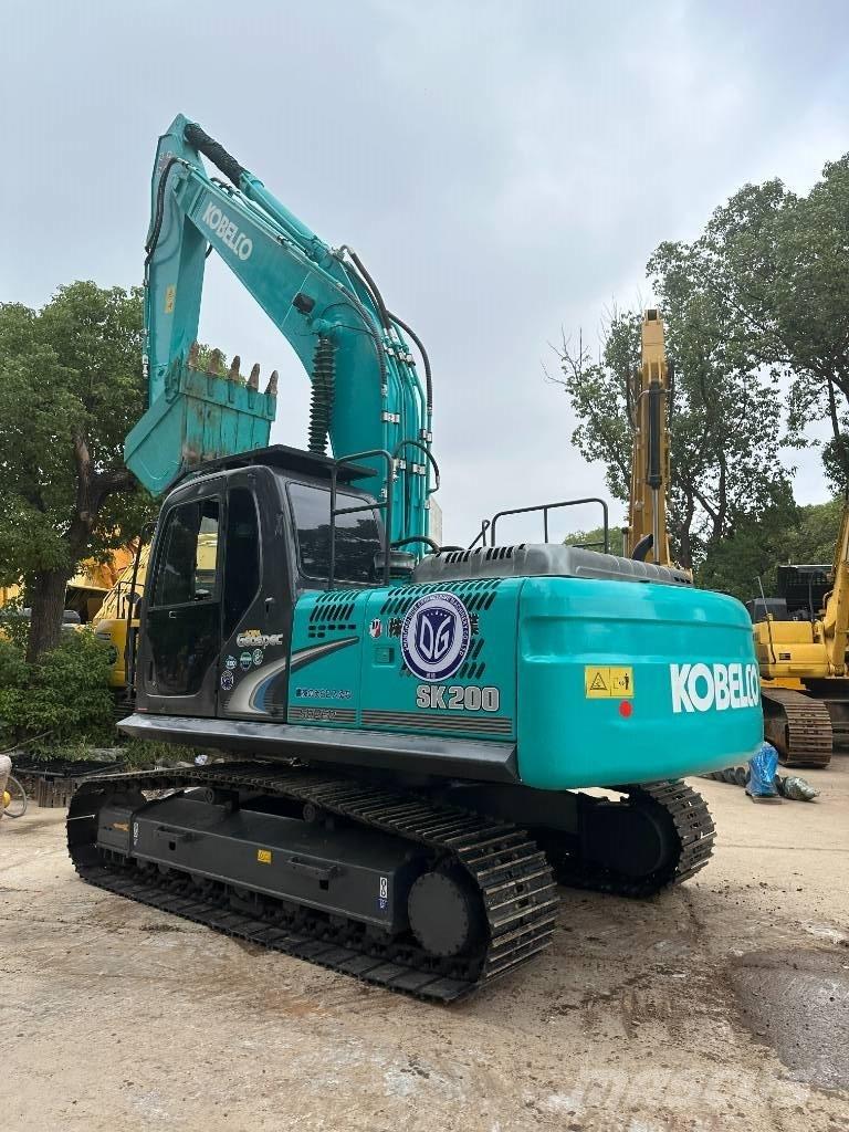 Kobelco SK 200-8 حفارات زحافة