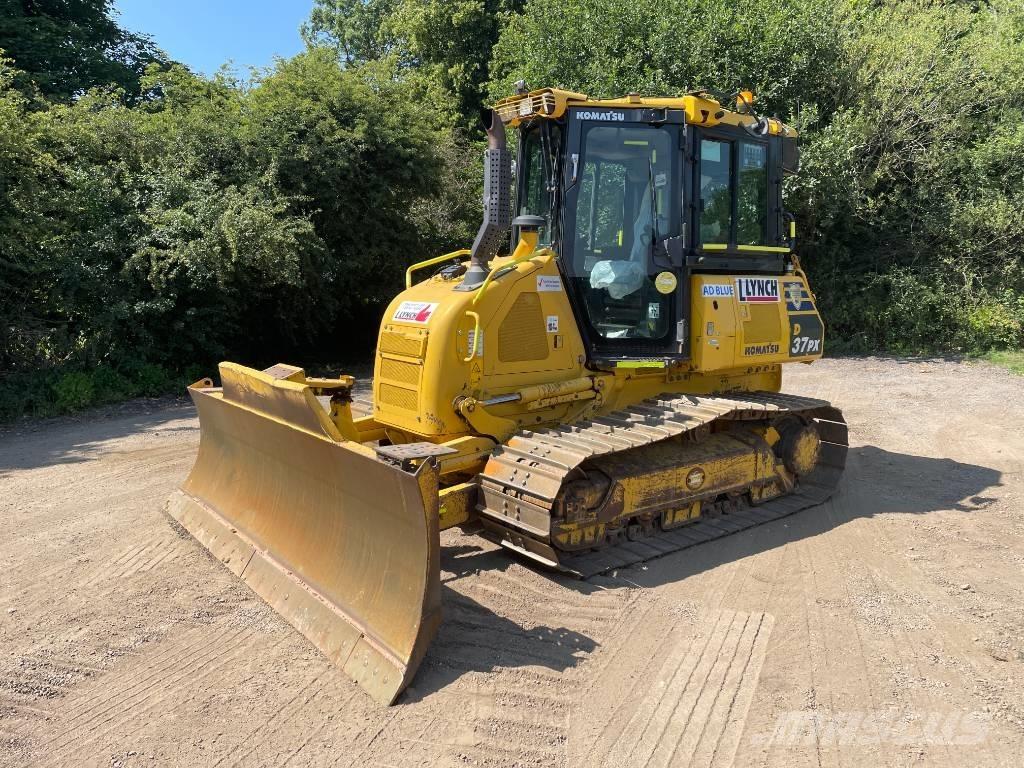 Komatsu D 37 PX-24 بلدوزرات مجنزرة