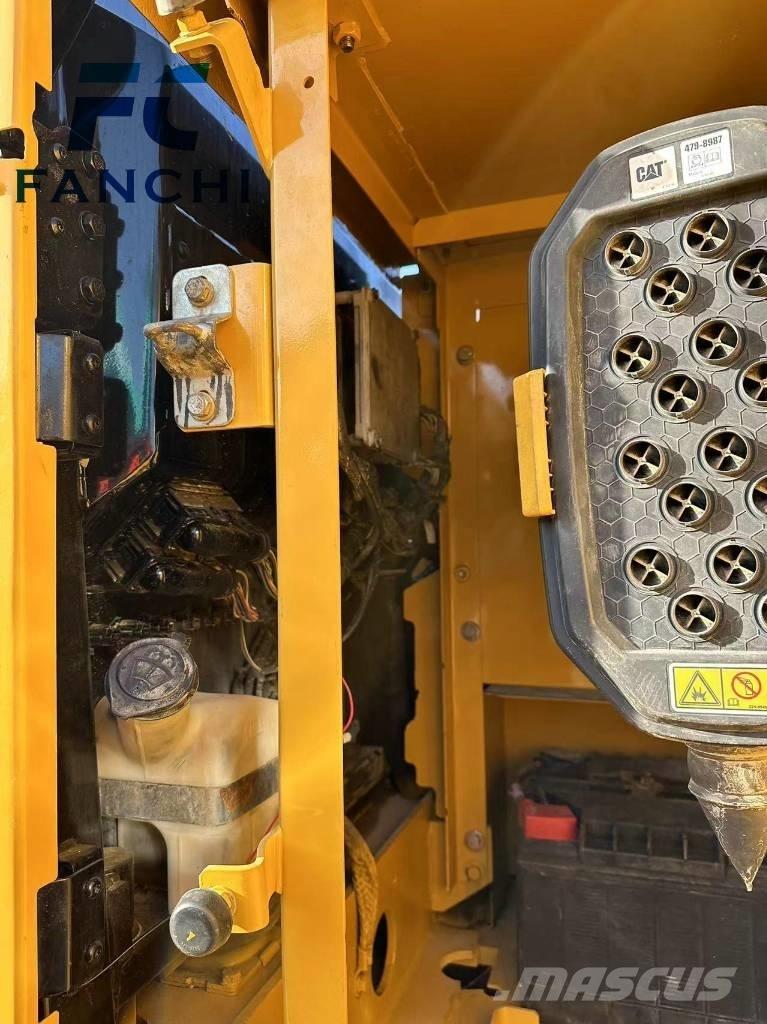 CAT 320 GC حفارات زحافة