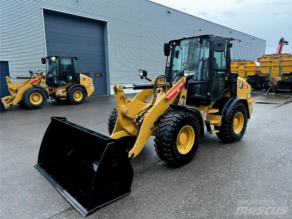 CAT 908 لوادر بعجل