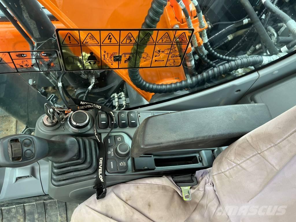 Doosan DX 140 LC حفارات زحافة