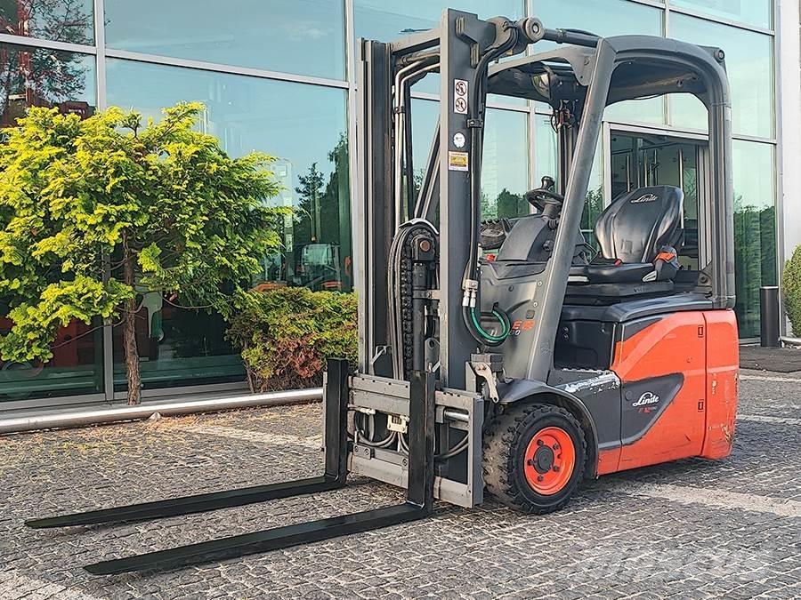 Linde E12-02 شاحنات ذات رافعات شوكية تعمل بالكهرباء