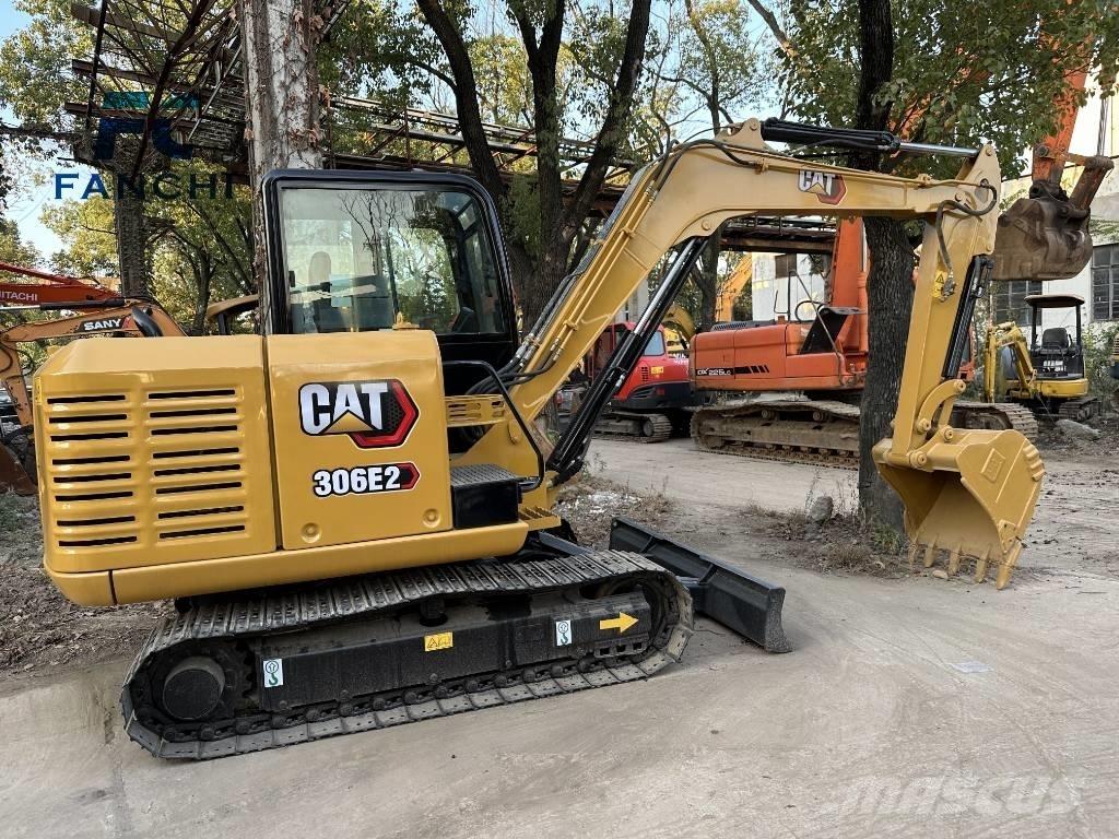 CAT 306 E2 حفارات زحافة