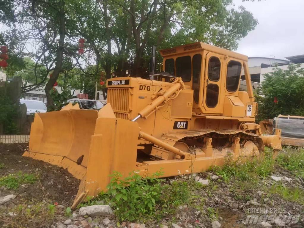 CAT D 7 G بلدوزرات مجنزرة