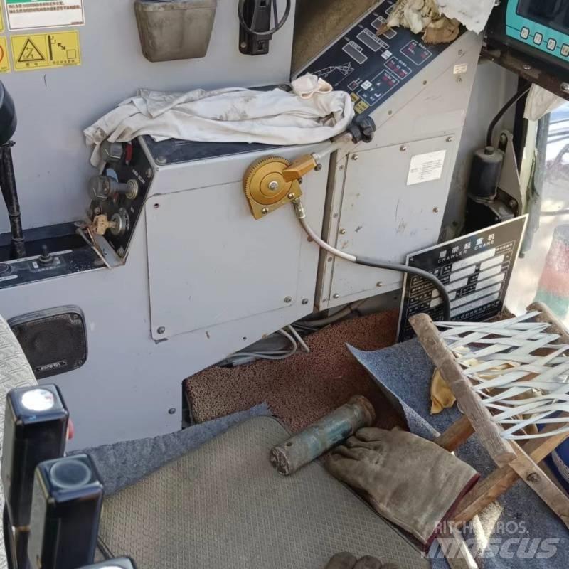 Hitachi SCX2500 رافعات مجنزرة