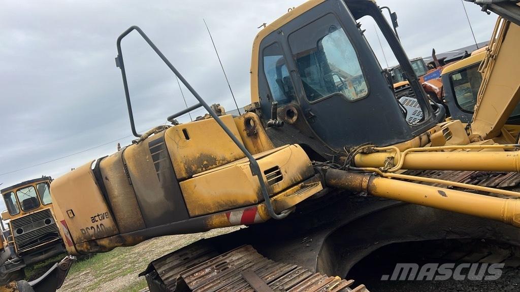 Komatsu PC 240 NLC الشاسيه والتعليق
