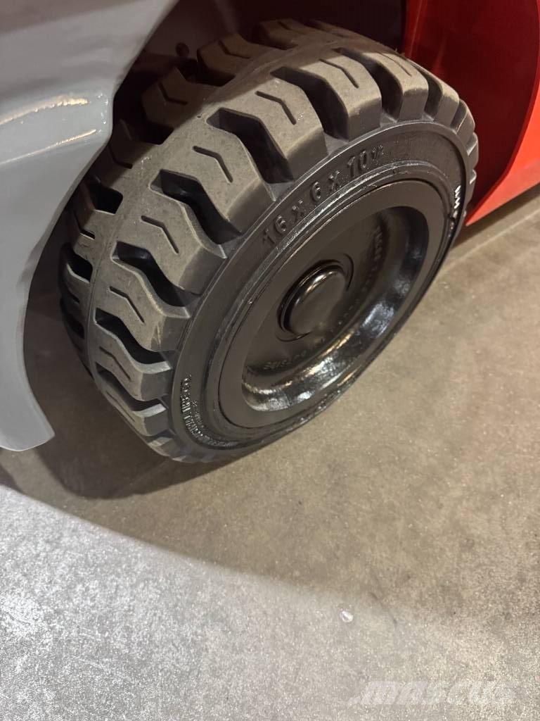 Toyota 8 FGCU 25 شاحنات ذات رافعات شوكية - أخرى