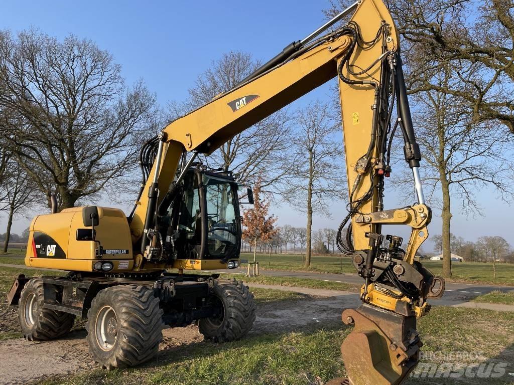 CAT M 313 D حفارات بعجل