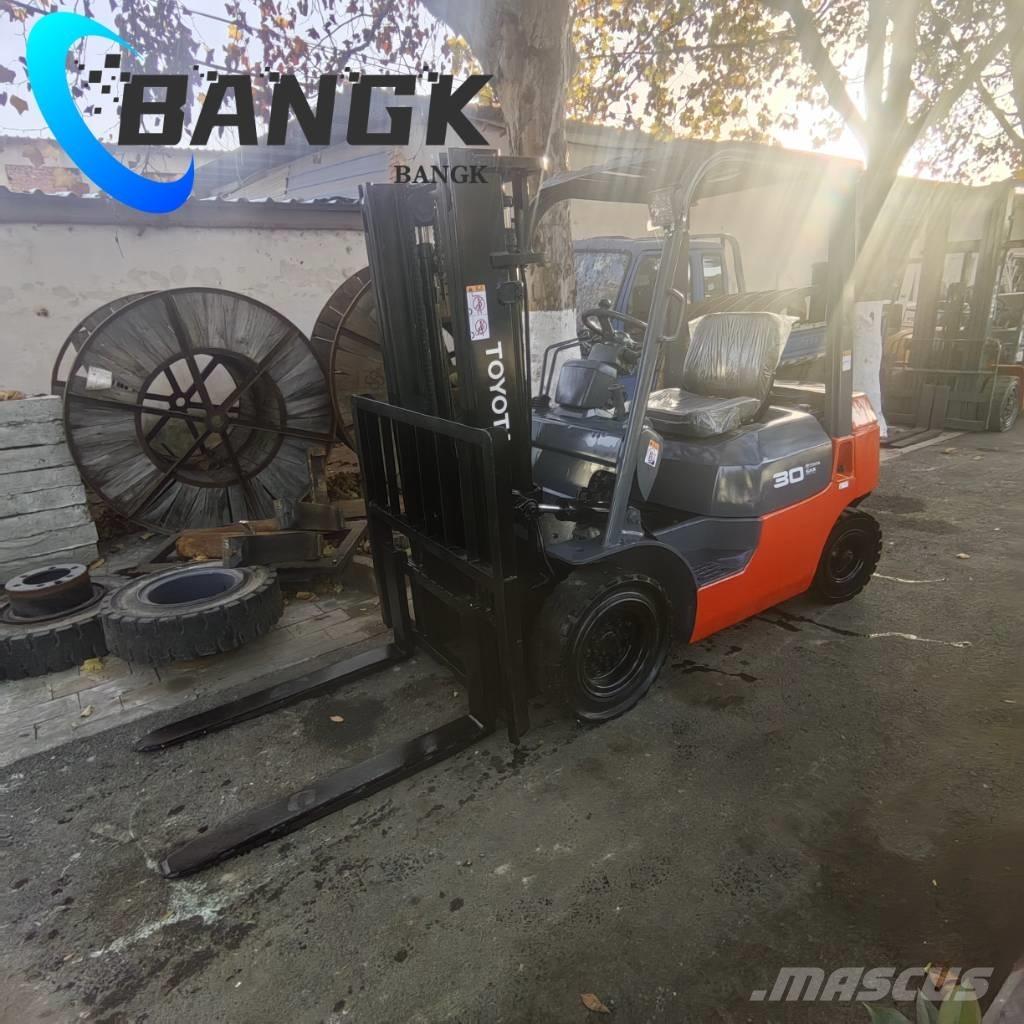 Toyota 8 F 30 شاحنات الديزل