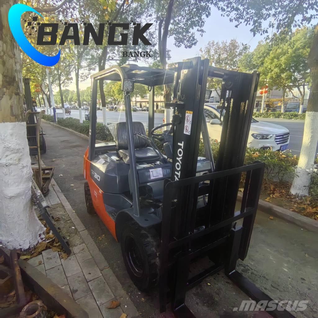 Toyota 8 F 30 شاحنات الديزل