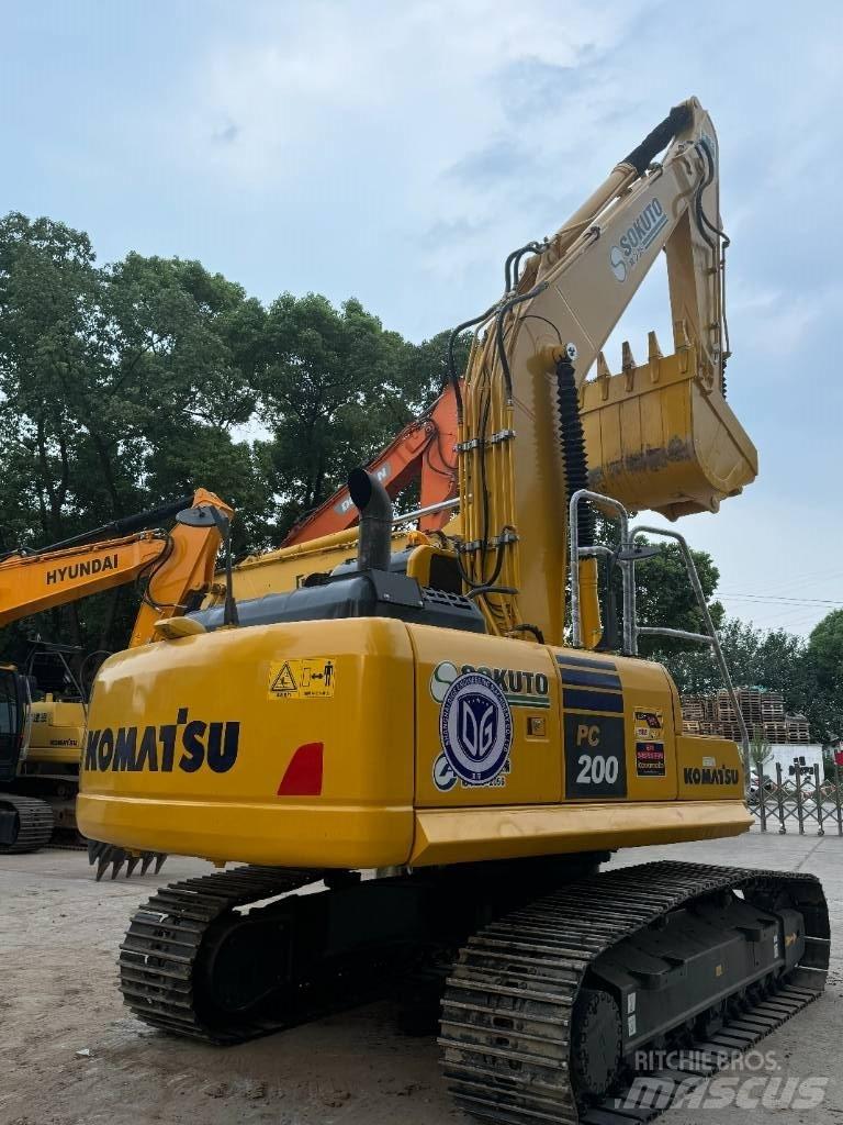 Komatsu PC 200-8 حفارات زحافة