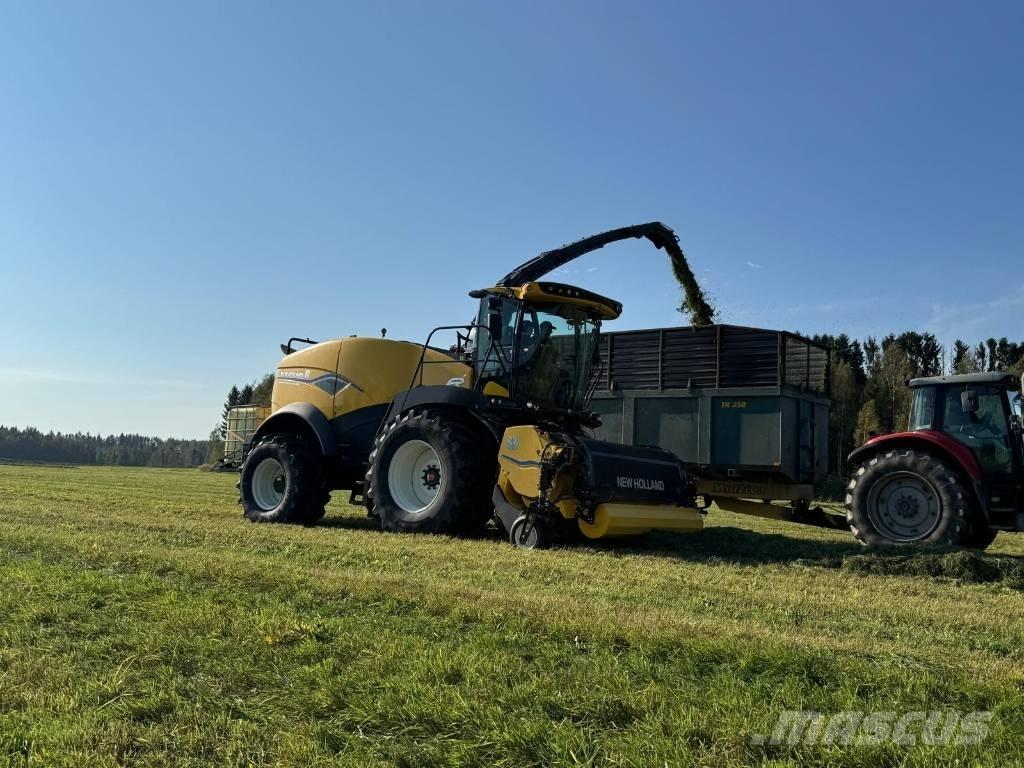 New Holland FR 550 علافات ذاتية الدفع