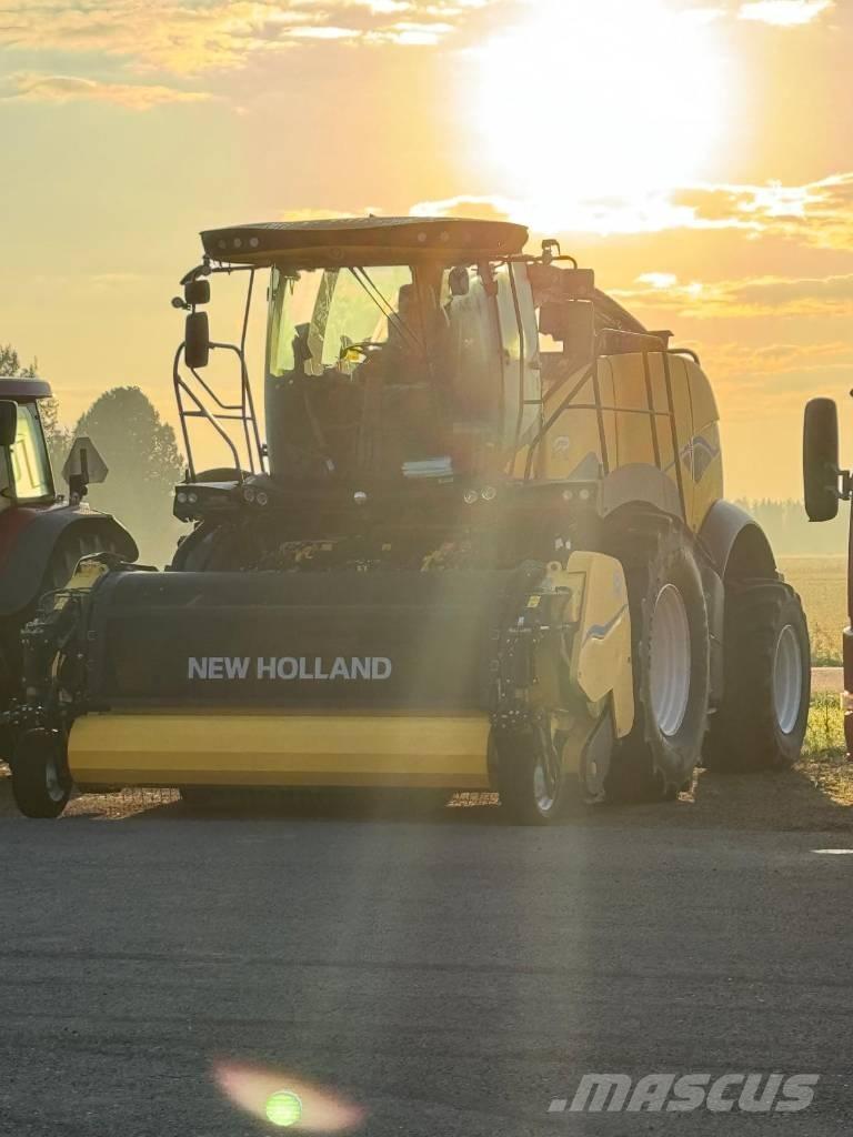 New Holland FR 550 علافات ذاتية الدفع