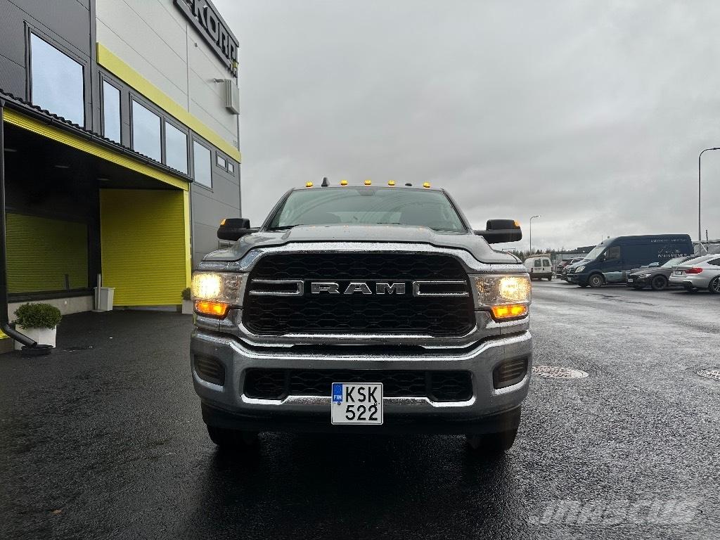RAM 2500 Tradesman شاحنات خفيفة/مفصلية الجوانب