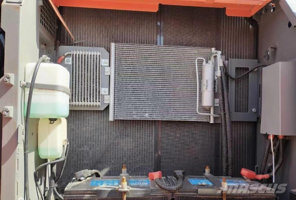Hitachi ZX 240 حفارات زحافة