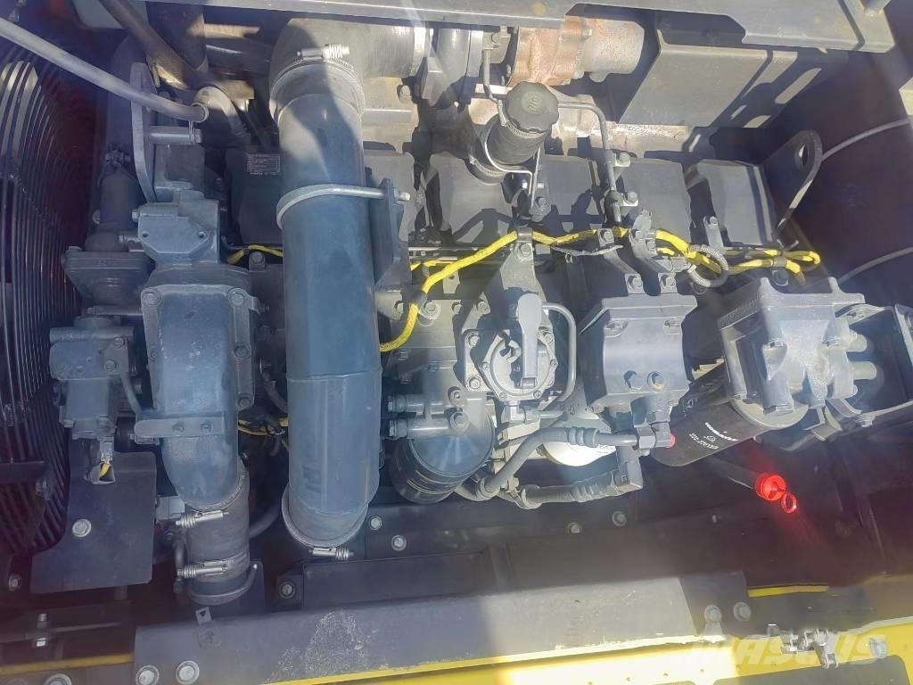 Komatsu PC450-8 حفارات زحافة