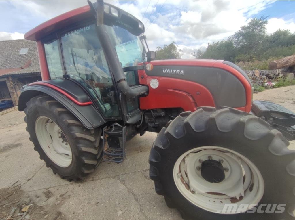 Valtra N 101 الجرارات