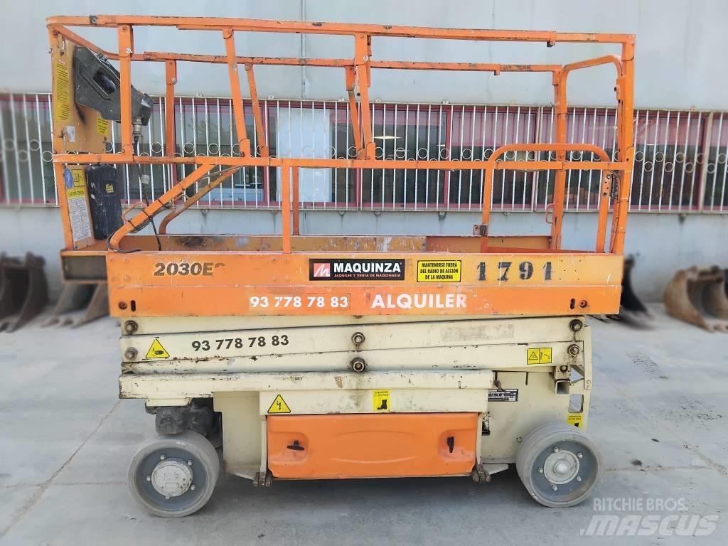 JLG 2030 ES رافعات مقصية الشكل