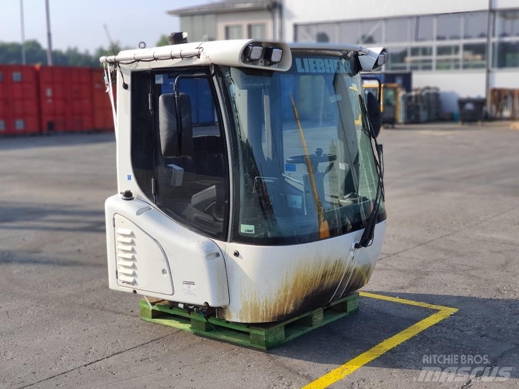 Liebherr L 550 CAB كابينة والداخلية