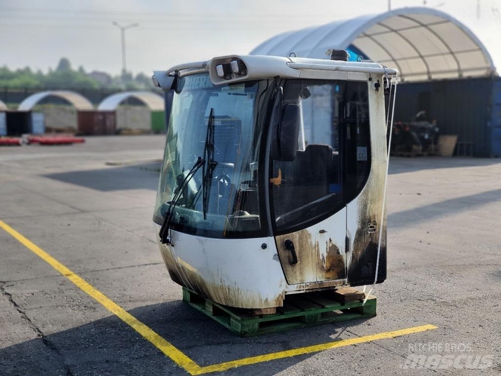 Liebherr L 550 CAB كابينة والداخلية