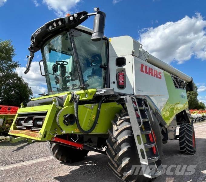 CLAAS TRION 640 حصادات