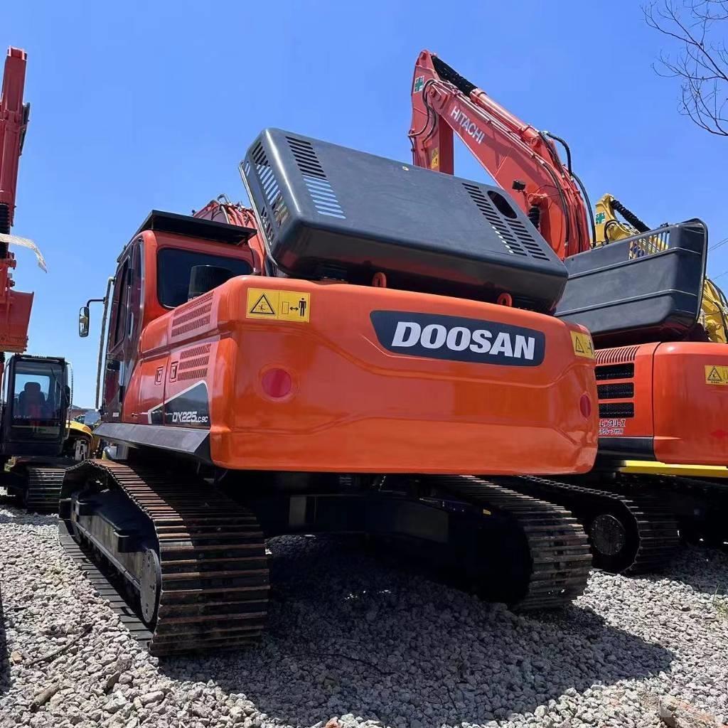 Doosan DX 225 LC حفارات زحافة