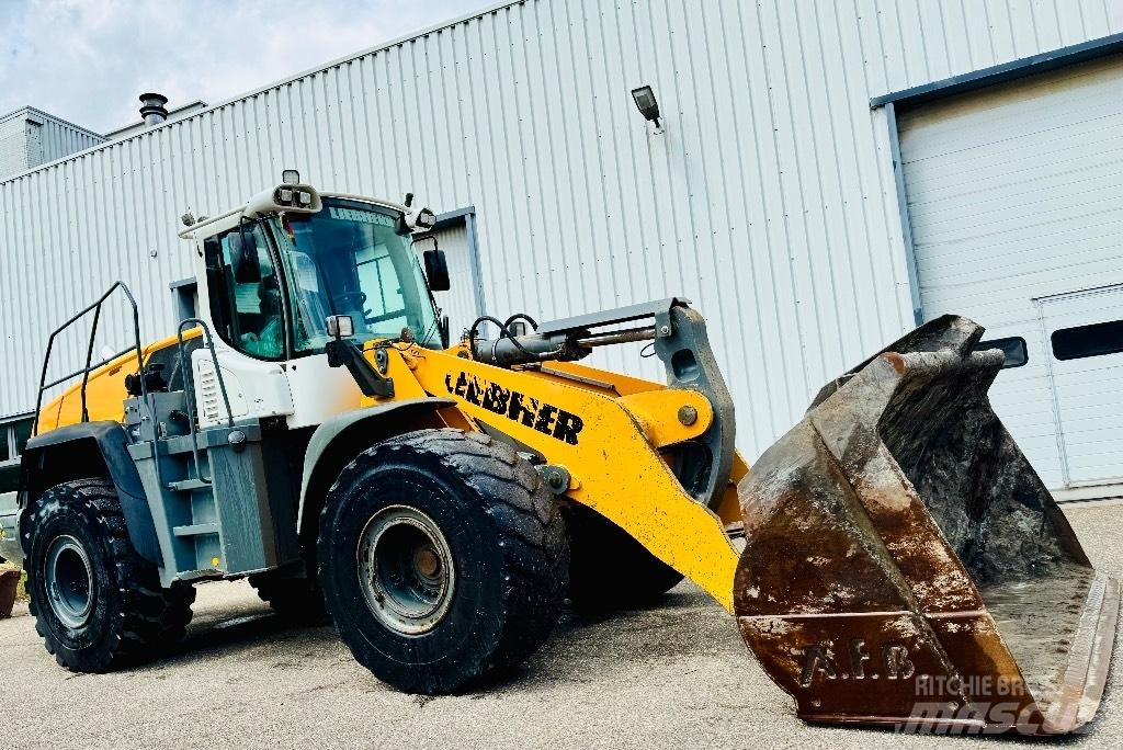 Liebherr L 566 لوادر بعجل