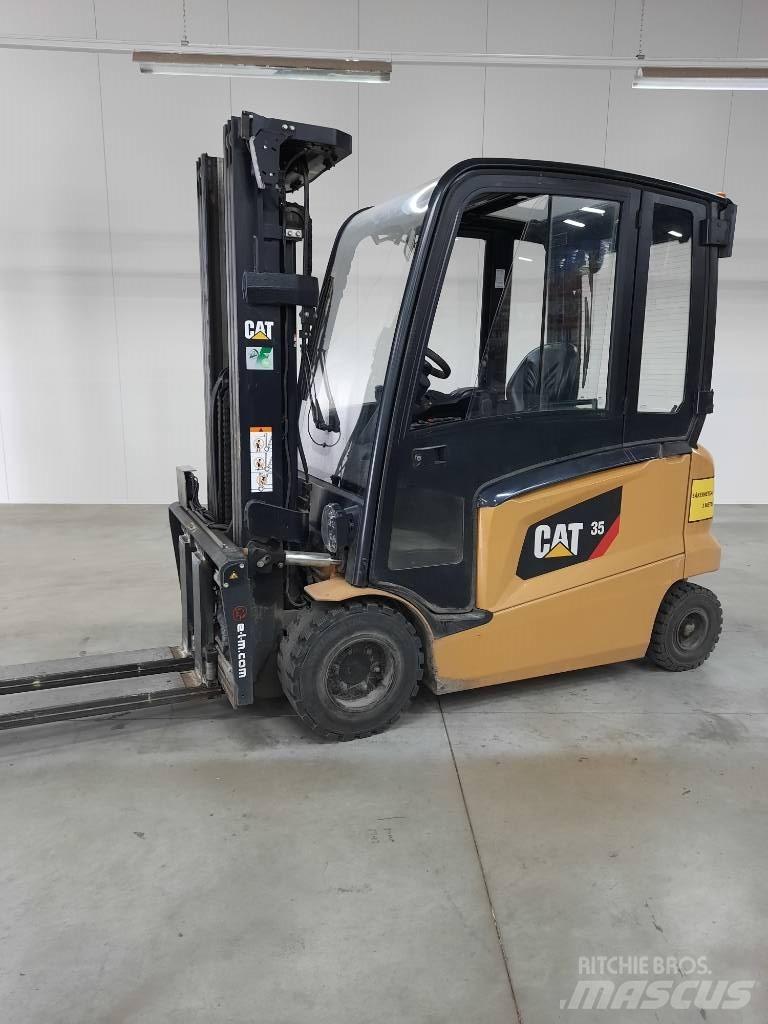 CAT EP35N شاحنات ذات رافعات شوكية تعمل بالكهرباء