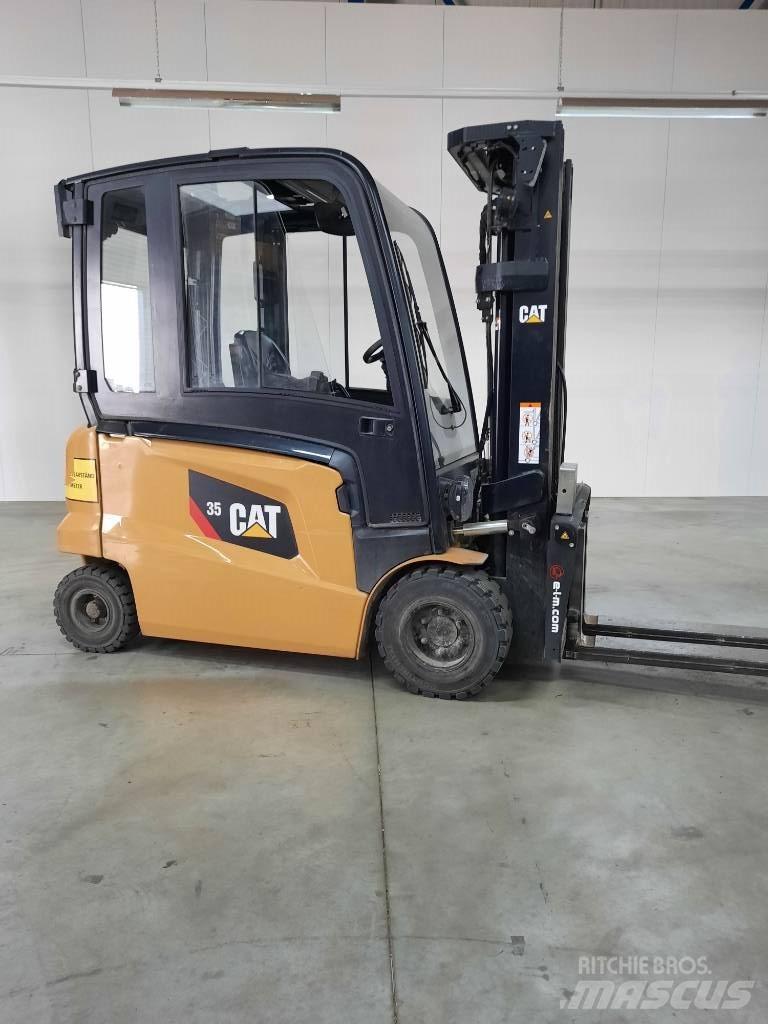 CAT EP35N شاحنات ذات رافعات شوكية تعمل بالكهرباء