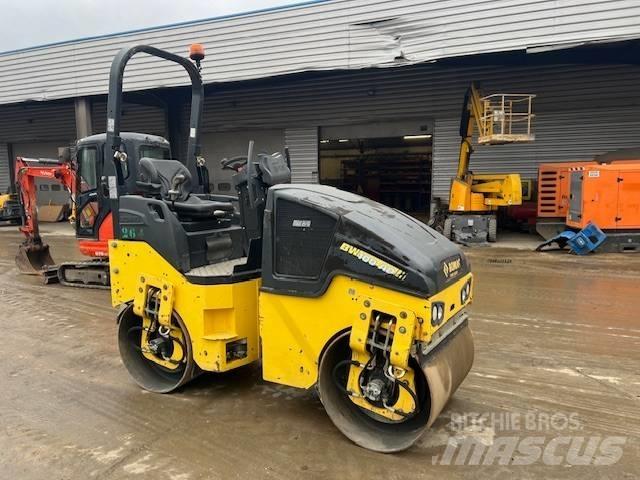 Bomag BW 100 AD-5 مداحل ثنائية الاسطوانة