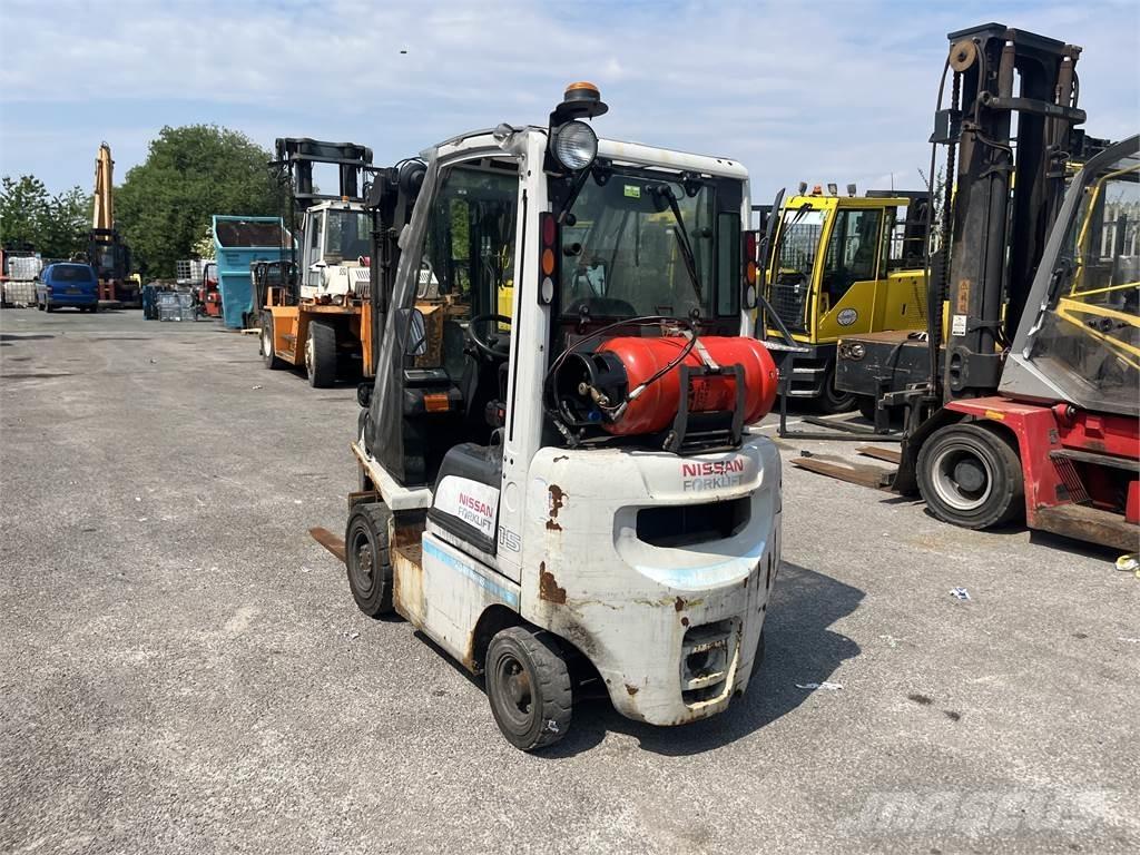 Nissan P1D1A15LQ شاحنات LPG