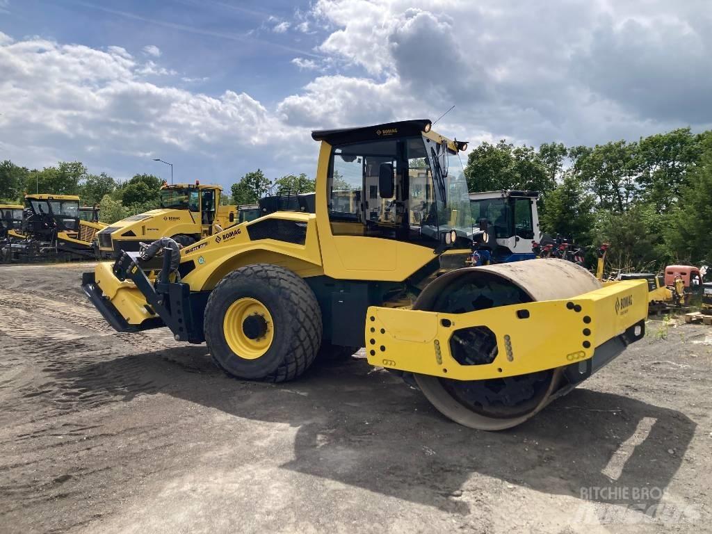 Bomag BW 213 DH-5 ضاغطات التربة