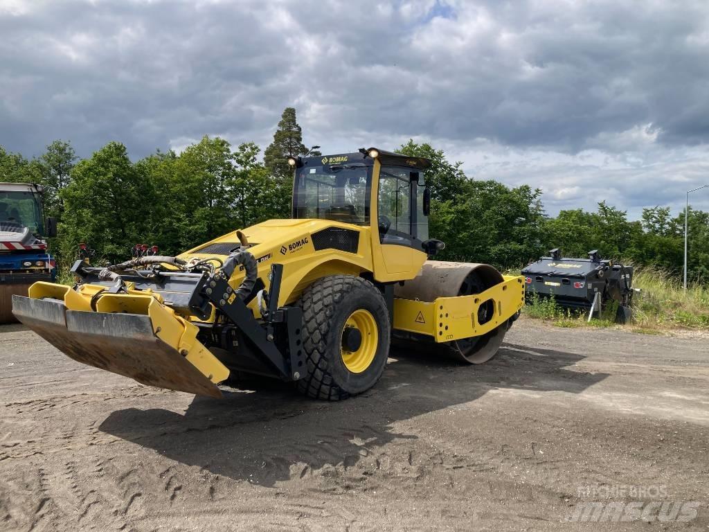 Bomag BW 213 DH-5 ضاغطات التربة